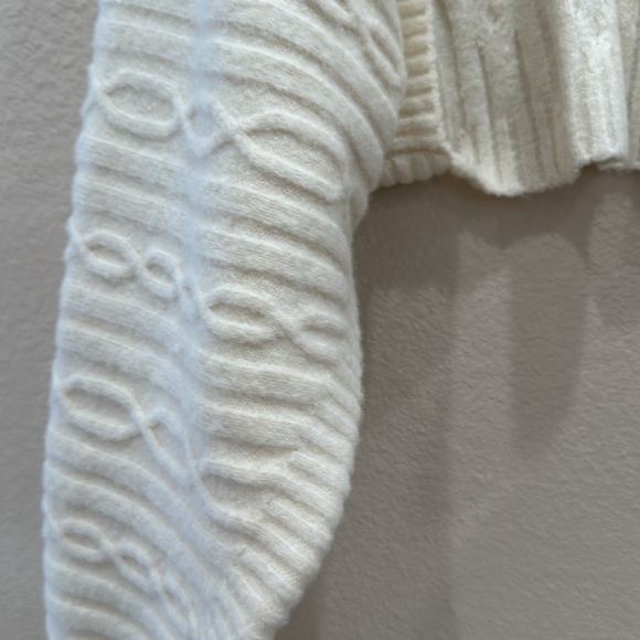 Alo Shrug - Picture 5 of 5